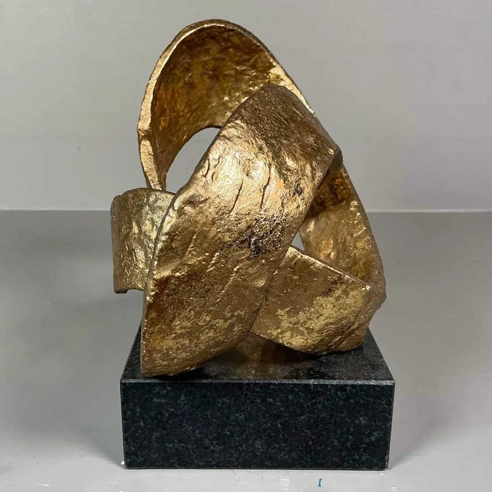 Abstract Gold Demi Statue - Picture 5 of 9